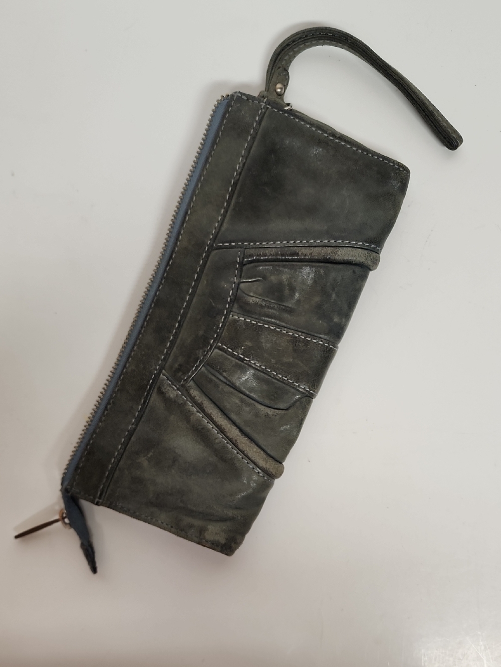 Junior Drake Distressed Worn-Look Leather Wristlet Wallet in Distressed Olive